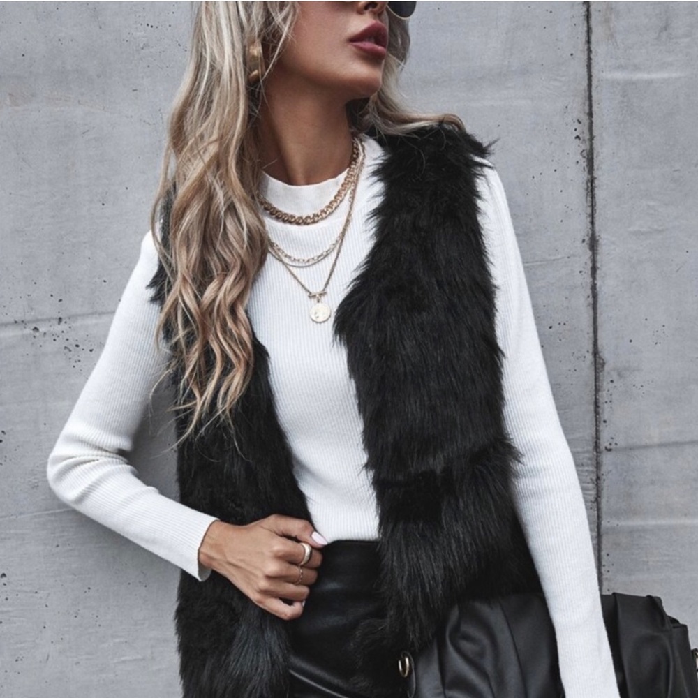 Me Jane black crop fur vest
